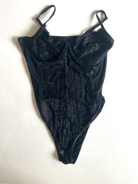 LULUS NWOT Lace Bodysuit, Lingerie, Black Large
